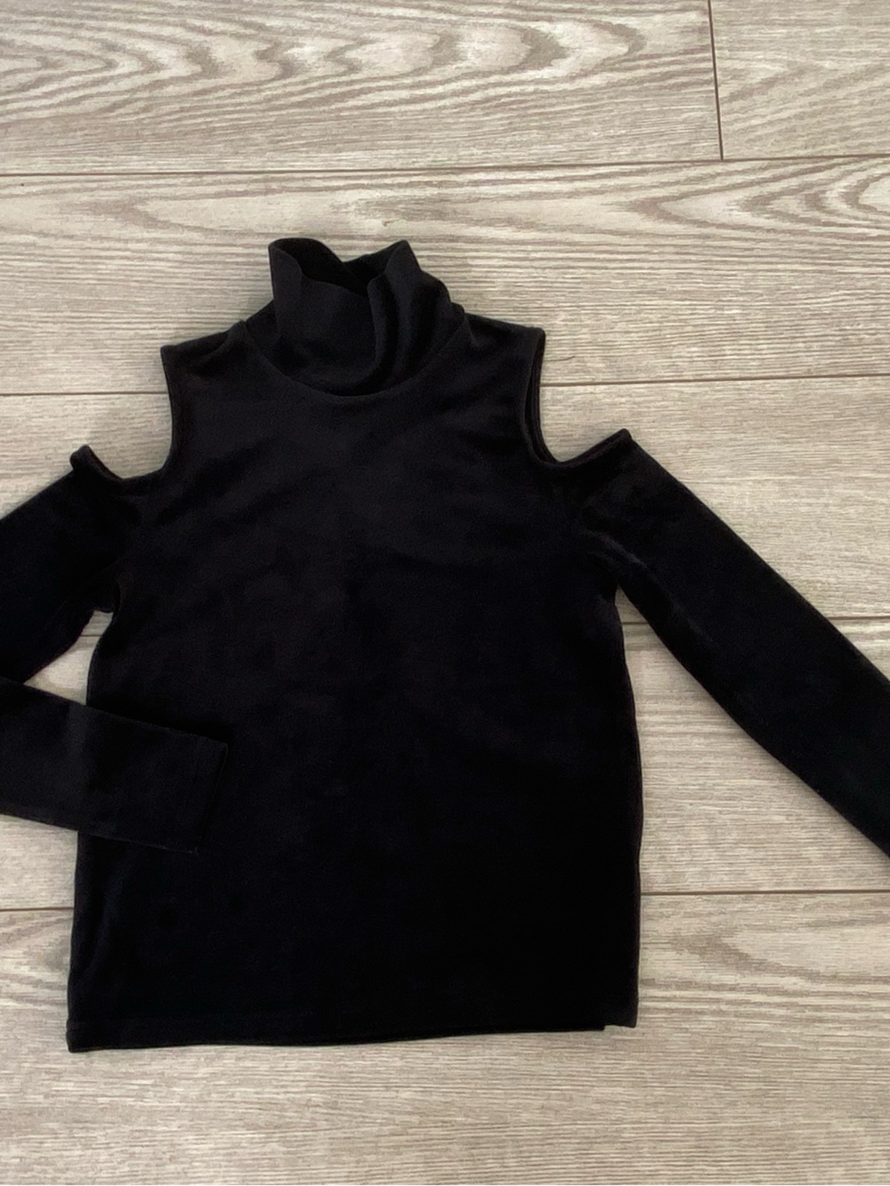 Zara Black Cold-Shoulder Mock Neck Long Sleeve Top. Size: Small